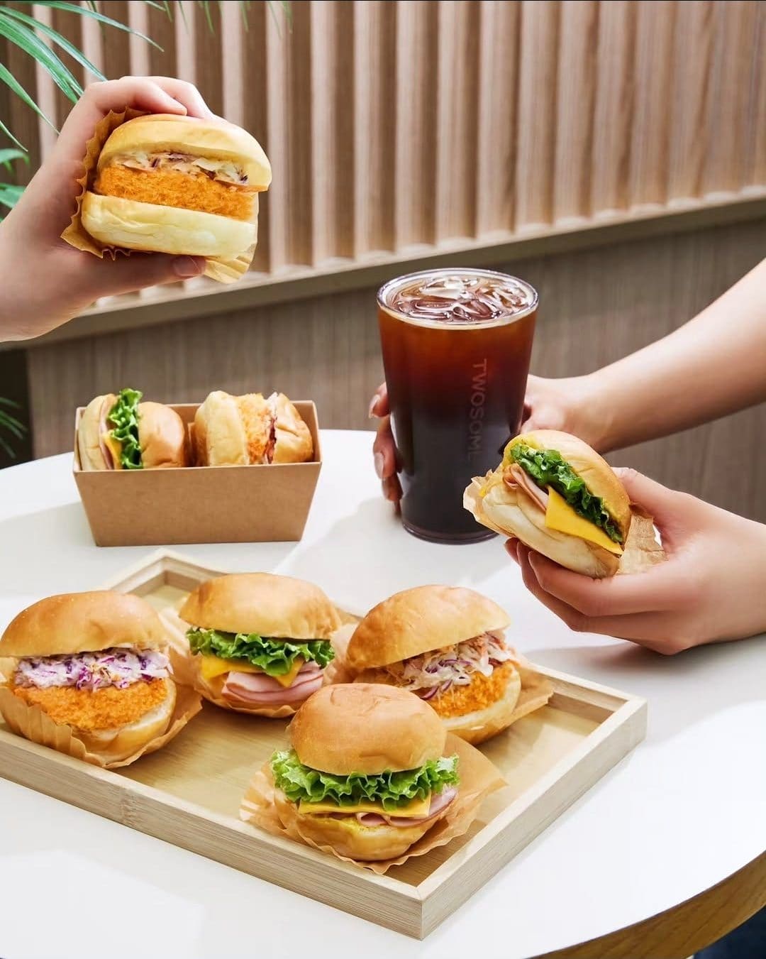 🥪 투썸플레이스 2 in 1 미니번 샌드위치 출시!