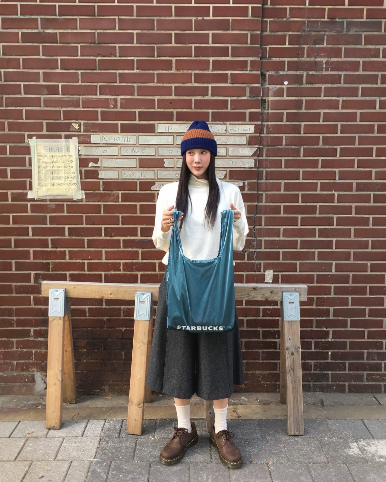 ### 스타벅스 글레이즈드 백 키링 출시! 블루·실버 2종 한정 이벤트 이미지 1