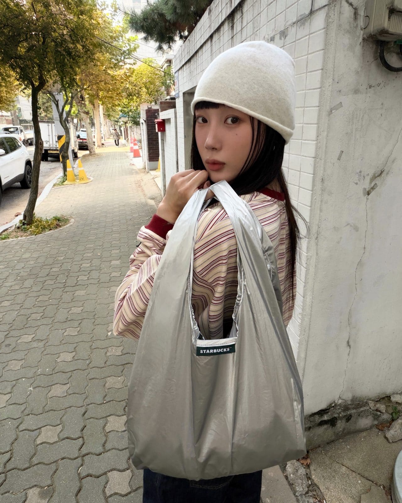 ### 스타벅스 글레이즈드 백 키링 출시! 블루·실버 2종 한정 이벤트 이미지 3